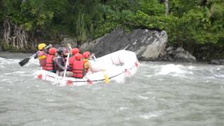 preview picture of video 'White River Rafting in Cagayan de Oro - 3/4'