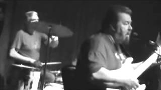 Omar And The Howlers - Sleeping In The Ground video