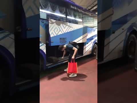 Terminal de ônibus no aeroporto de Kuala Lumpur, Malásia !!!