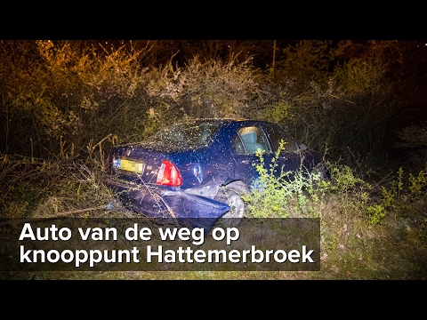 Auto uit de bocht op knooppunt Hattemerbroek - ©StefanVerkerk.nl