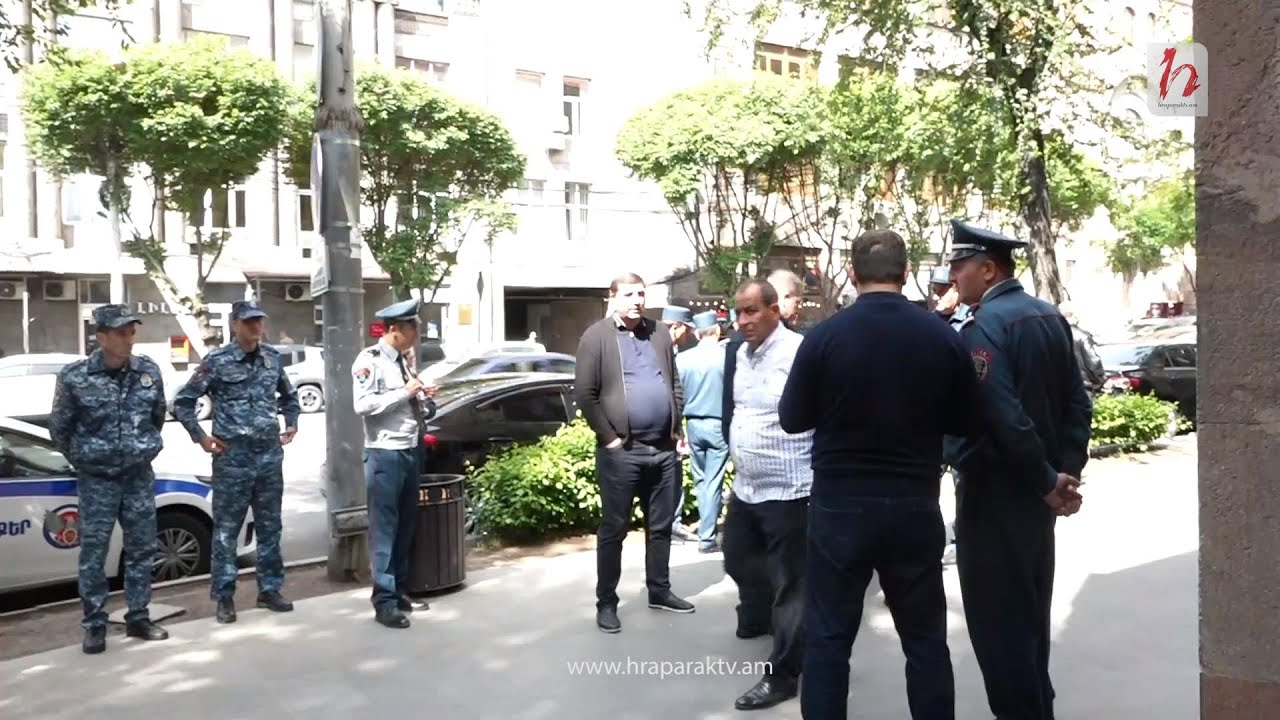 #Ուղիղ. Լարված իրավիճակ կառավարության մոտ