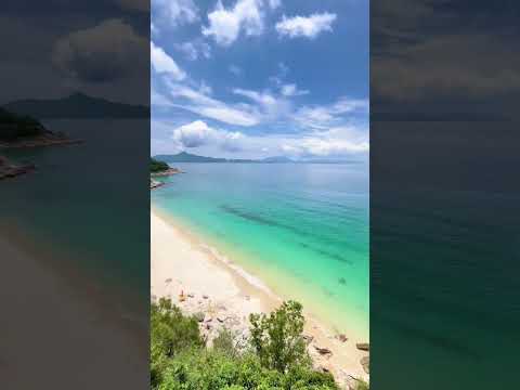 深圳又多了一个看玻璃海的地方，超美 就在深葵路观海栈道 公交:溪涌盐村站 自驾:盐村停车场 可以骑行户外徒步 终点就是背仔角沙滩 # 治愈系风景 # 一起看海 # 美景尽收眼底 # 旅行推荐官