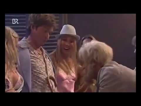 Monika Gruber   -Jung und alt in der Disco-