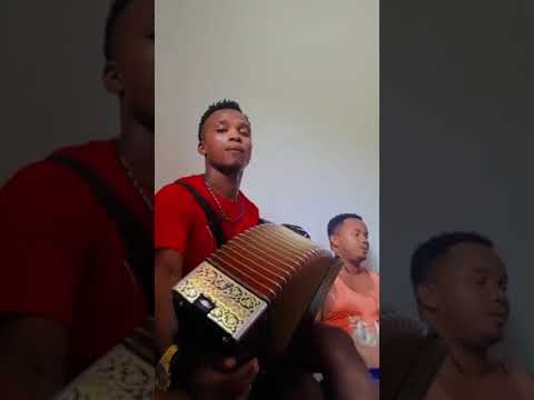 Antsa tromba Zavavy rano(chant des esprits sirène)