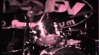 Video Sam solo na bicí (Vagon)