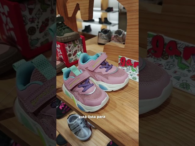 Vídeo relacionado con HECHO EN ESPAÑA Zapatillas de Casa para Niños, Destalonada, Confort, Ligera (SONY Y MARIO, Sistema tallas calzado EU, Adolescente, Números, mediano, 32)