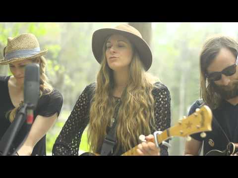 Shook Twins Live Performance – "Got Your Message" | Suwannee Springfest 2015