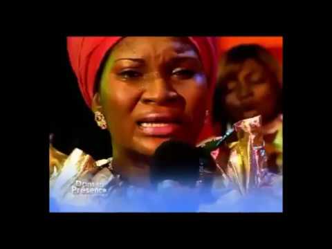L'or Mbongo - Nakolanda Yesu (Avec Traduction en français)