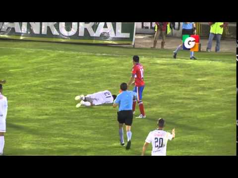 Video Roja: Kevin Arriola , Xelajú,MC 0-2 Universidad, Clausura 2016, Jornada 16