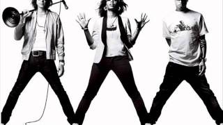 N.E.R.D Ft. Santogold &amp; Julian Casablancas - My Drive Thru.wmv