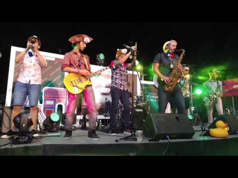 Groupe Electrogene Fanfare Club - Isabelle A Les Yeux Bleus + Andy - Live at Happy Valley Racetrack