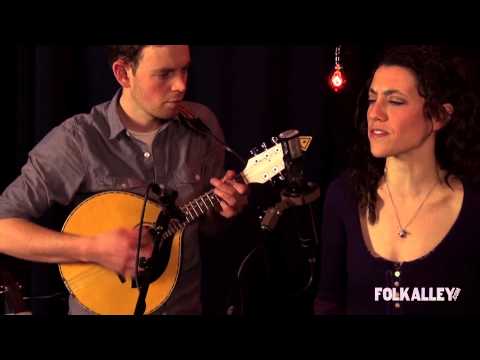 Folk Alley Sessions: RUNA - "Jealousy"