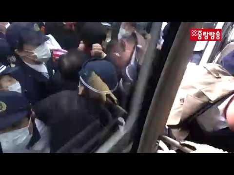 17 0222 독도수호전국연대 일 시마네현 항의 시위중 경찰차 연행