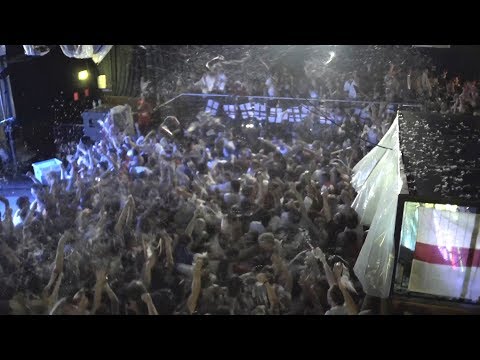 Fans Around England Celebrate Trippier's Goal Against Croatia - Russia 2018 World Cup