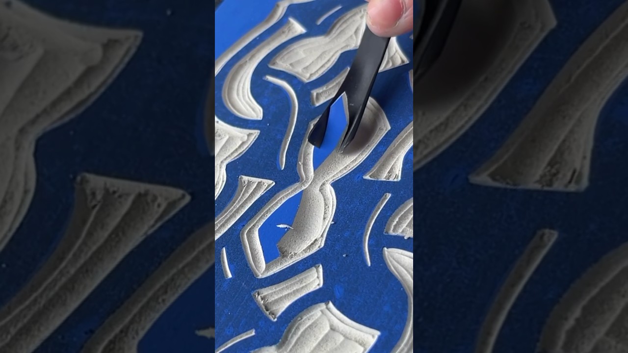 Carving a linocut print 💙🔗 #art #satisfying #artist #printmaking #carving #relaxing #calming