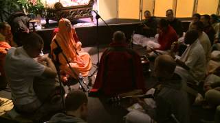 preview picture of video '2013.01.18-14.2-Evening_Kirtan-HH_Bhakti_Bringa_Govinda_Swami-BWF'