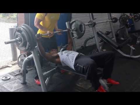 150kg x 5 Bench-press - Sam Watt