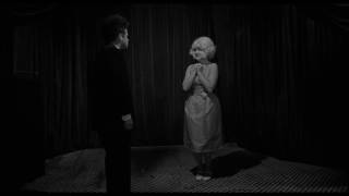 Трейлер: Голова-ластик