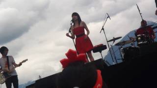 Carly Rae Jepsen singing Heavy Lifting on Canada Day 2010-part 5/9