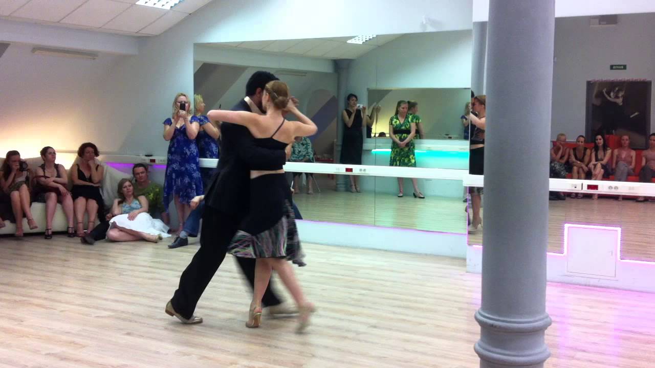 Sara Westin y JuanP Canavire. Milonga in EdissaDNItango.