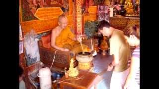 preview picture of video 'Chiang May - Benedizione del monaco buddista'