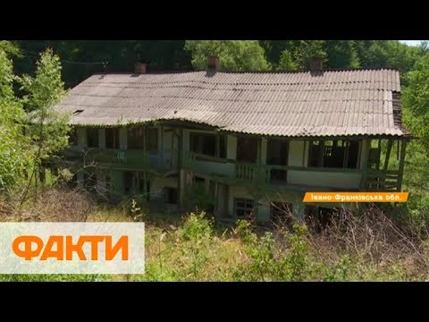 Як на Надвірнянщині живуть з прогнилим дахом, одною вбиральнею колишні нафтовики