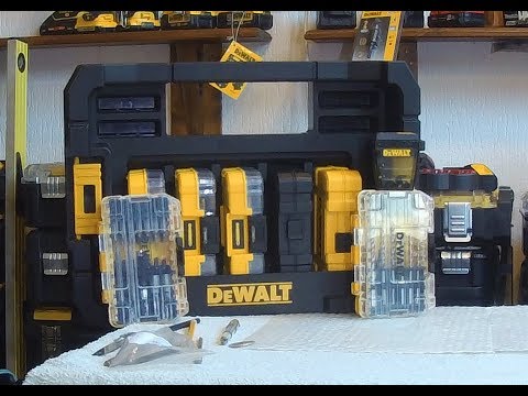 Įrankių dėžė DeWalt TSTAK DT70716-QZ video