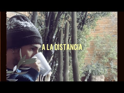 LARÓ - A la Distancia (Videolyric Oficial)