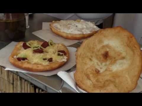 Der Ungarische Langos in verschiedenen Variationen