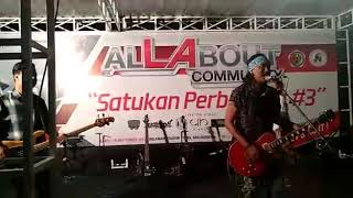 Download lagu ANGEL SMILE - SAHABAT feal alvira (Live banjarmasin) mp3