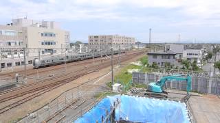 preview picture of video '函館本線 江別駅 スーパーカムイ通過 Limited express train passing in Ebetsu station.'