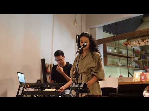 Luise Najib - What You're Doing (Live at Coffeewar Jakarta)