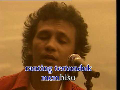 LELAKI DAN TELAGA FRANKY SAHILATUA