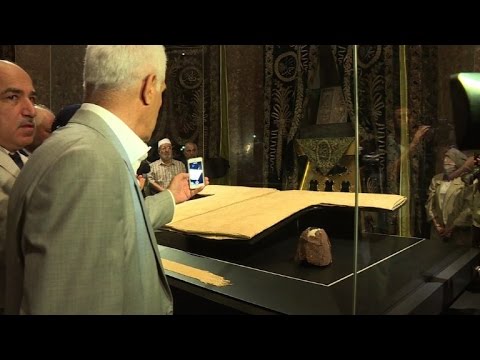 Istanbul: les musulmans viennent voir le manteau du prophète