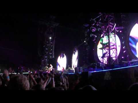 Coldplay - Every Teardrop Is A Waterfall (Live at Malieveld, The Hague) (Full HD)