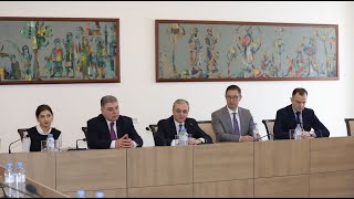 Meeting of Foreign Minister Zohrab Mnatsakanyan with the Professors and students of the Faculty of Humanities and Social Sciences of American University of Armenia