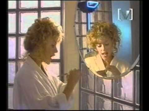 カイリー・ミノーグ - I Should Be So Lucky (ポルトガル語・英語字幕) (Kylie Minogue - I Should Be So Lucky (legendas em Português e Inglês))