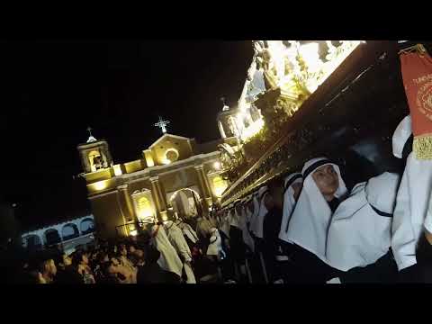 Humo, explosiones… ¡y la fe sigue! 💥🙏 – Viernes Santo en Sacatepéquez