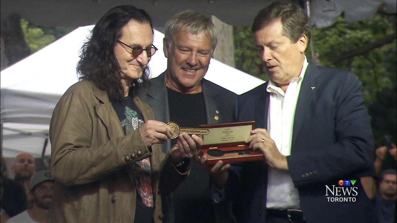 'Ode to the city:' Rock band Rush gets key to Toronto - YouTube