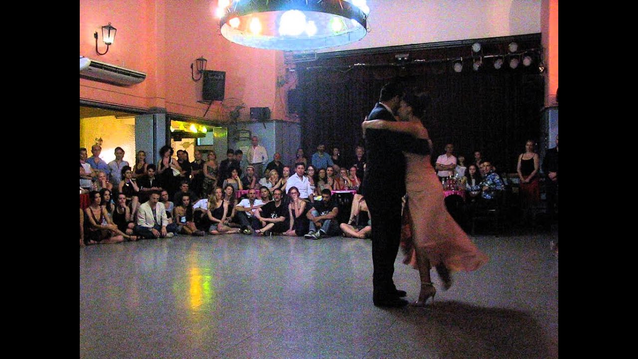 ROBERTO ZUCCARINO y MAGDALENA VALDEZ en Viva La Pepa Milonga (2/4)