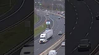Dump truck slams into overhead highway sign in Ohio