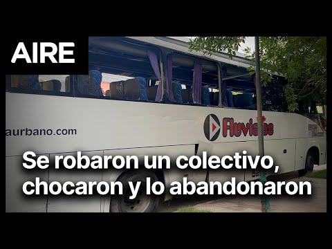 🔴 Se robaron un colectivo, lo chocaron y abandonaron en barrio Cabal: hay un detenido 🔴