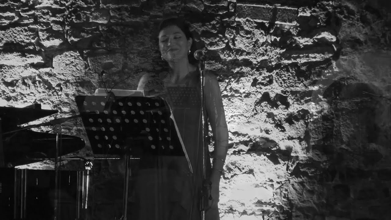 «Μ’ ένα τριφύλλι φως»