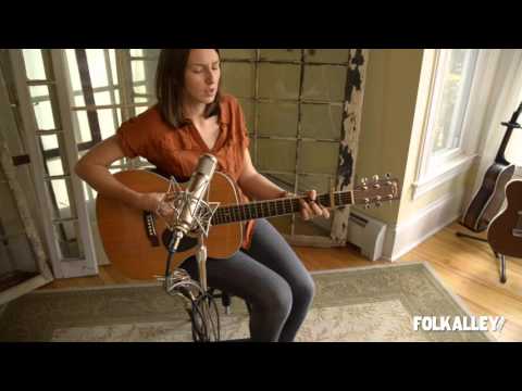 Folk Alley Sessions: Brooke Annibale - "Decide"