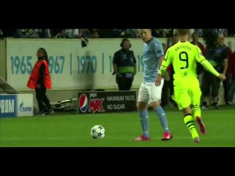 Celtic Leigh Griffith knees Malmö FF Anton Tinnerholm in the balls