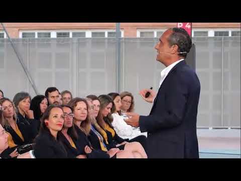 Luis Galindo en New Castelar College