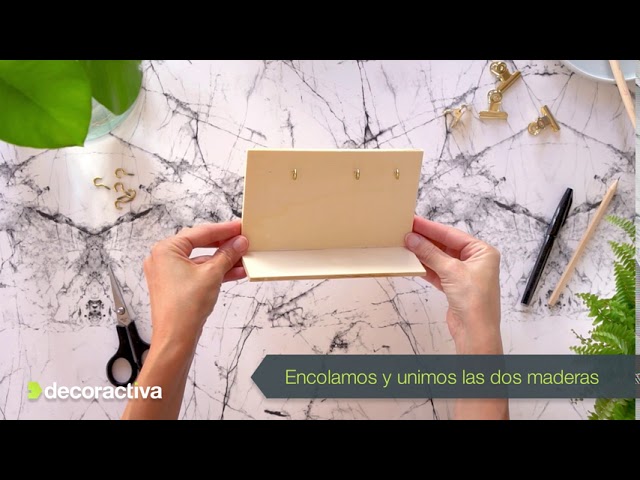 Vídeo relacionado con OPPWONG Calendario Perpetuo, Tableros de Fecha y Día del Mes Calendario Perpetuo Abatible Calendario Abatible para Escritorio Calendario de Madera Voltear Calendario Simple Decoración de
