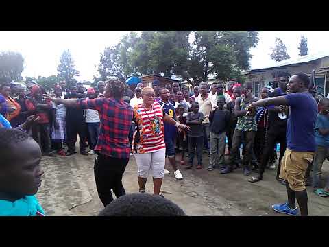 Wadada wakikata mauno kwenye nyimbo ya wamwiduka