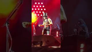 Download lagu Slash making the cool sounds during Welcome to the Jungle. mp3