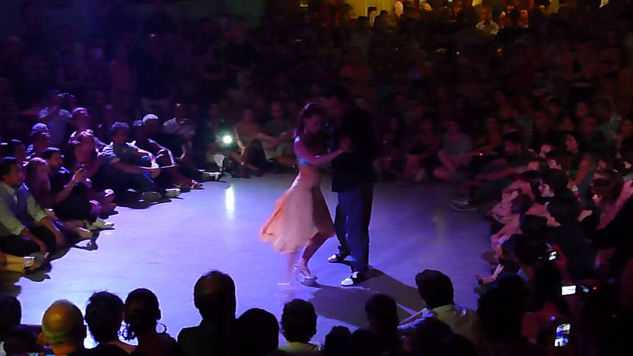 MARIANO "CHICHO" FRÚMBOLI y JUANA SEPÚLVEDA en Viva La Pepa Milonga (2/4)